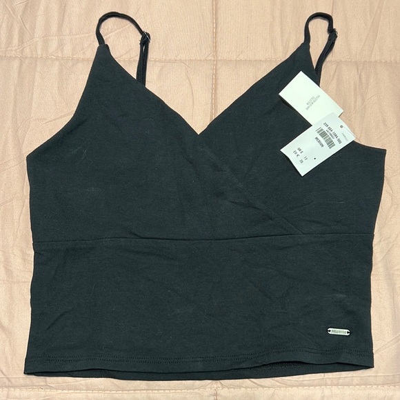 Hollister Tops - 🔴SOLD🔴 NWT Hollister Crop Top